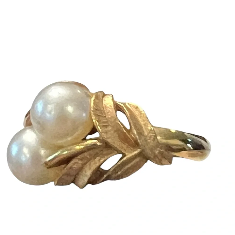 AVON Matte Textured Gold Tone‎ 2 Faux Pearl Ring Vintage Size 4.25-5.25 Classic